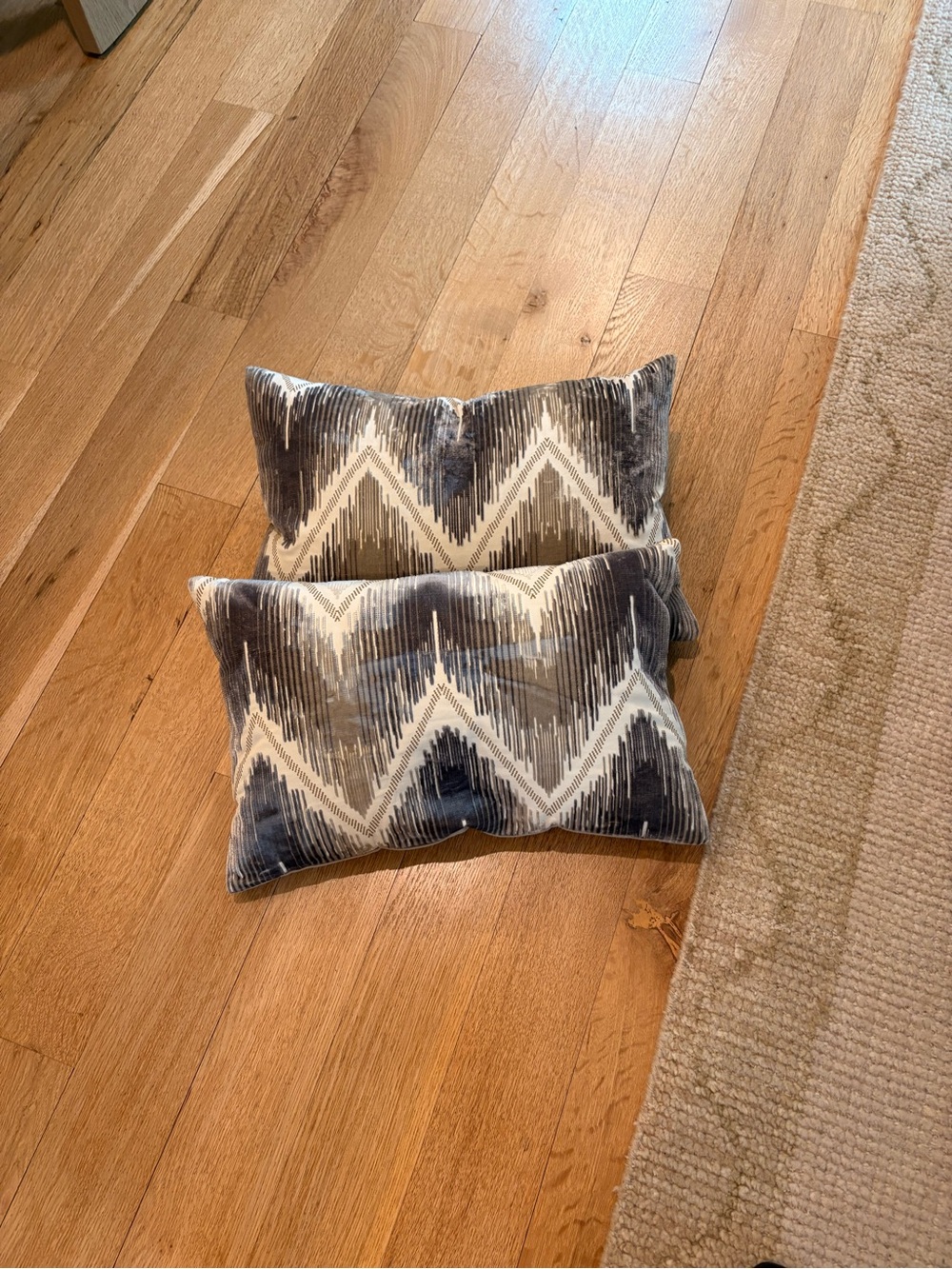 Decorative Flame Stitch Pattern Throw Pillow Pair - Gray and White